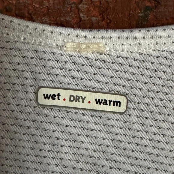 Lululemon Silverescent Mesh Running Tank Size 8 White Gold Athletic Top - Picture 2 of 4